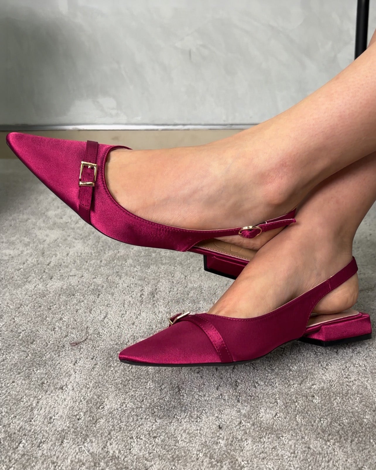 Stilettos tacón bajo grueso de gancho adelante