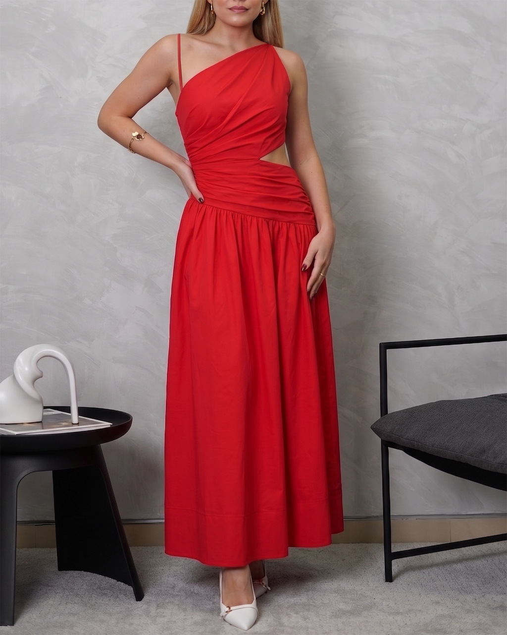 Vestido de espalda escotada con parte baja ancha