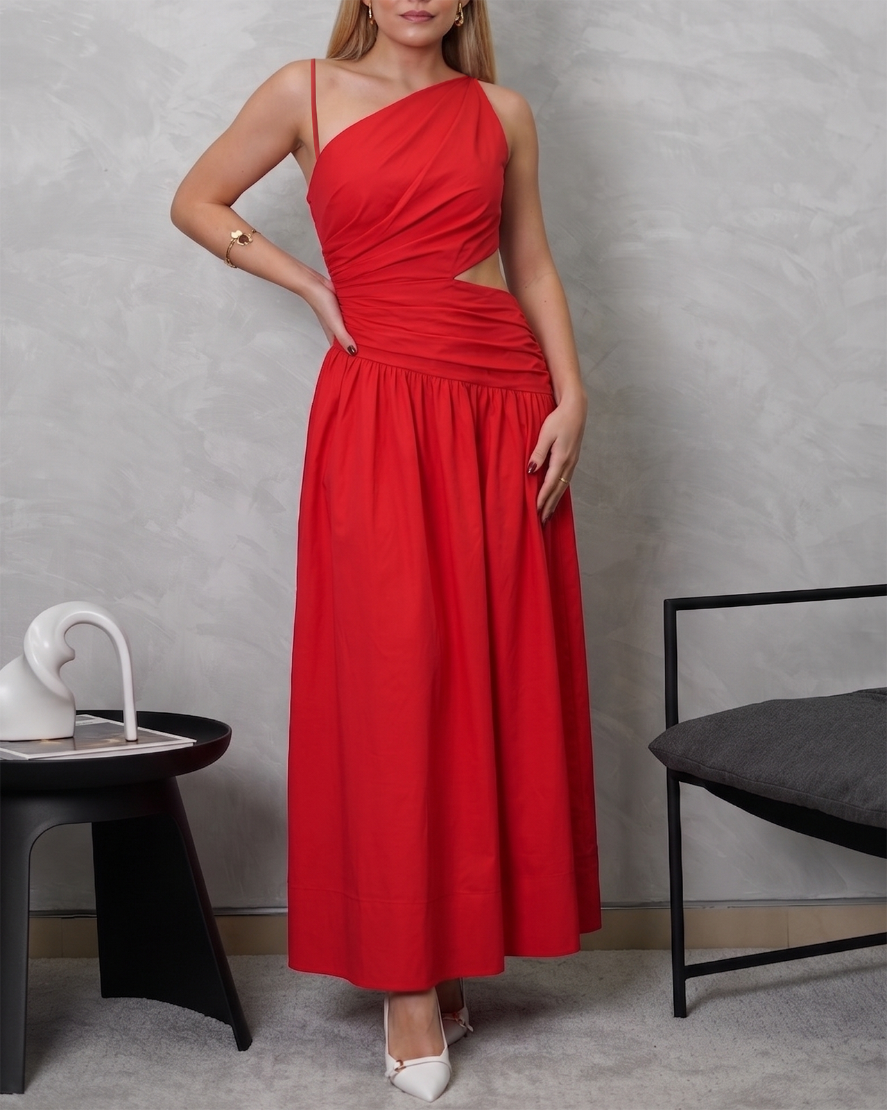 Vestido de espalda escotada con parte baja ancha