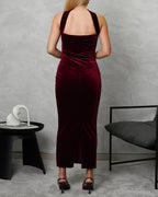 Vestido de terciopelo strapless con detalle de tira al cuello